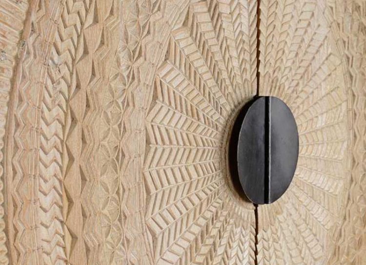 armario-oriental-mandala-talla-madera-natural-detalle