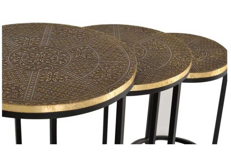 mesas-nido-india-metal-grabado-bronce-detalle