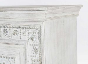 comoda-india-blanca-puertas-marco-adornos-detalle