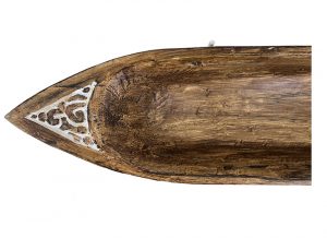 figura-etnica-barca-tallada-madera-soporte-vista-superior
