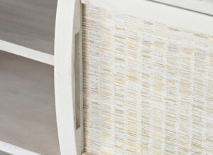 mueble-televisión-madera-maciza-blanco-puertas-rattan-detalle