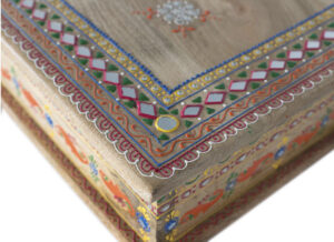 mesa-rincon-hindu-cuadrada-detalle